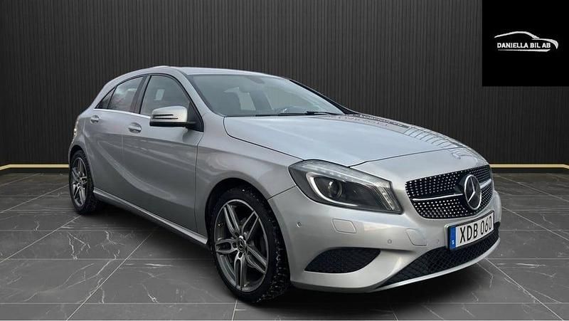 Silver Begagnad 2015 Mercedes A180 Halvkombi | 119 900 kr (Marknadspris) - Bild 1/4