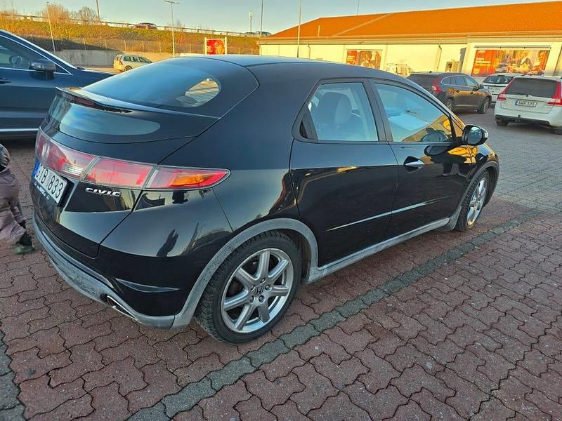 Begagnad 2008 Honda Civic Halvkombi | 49 900 kr (Superpris) - Bild 1/4