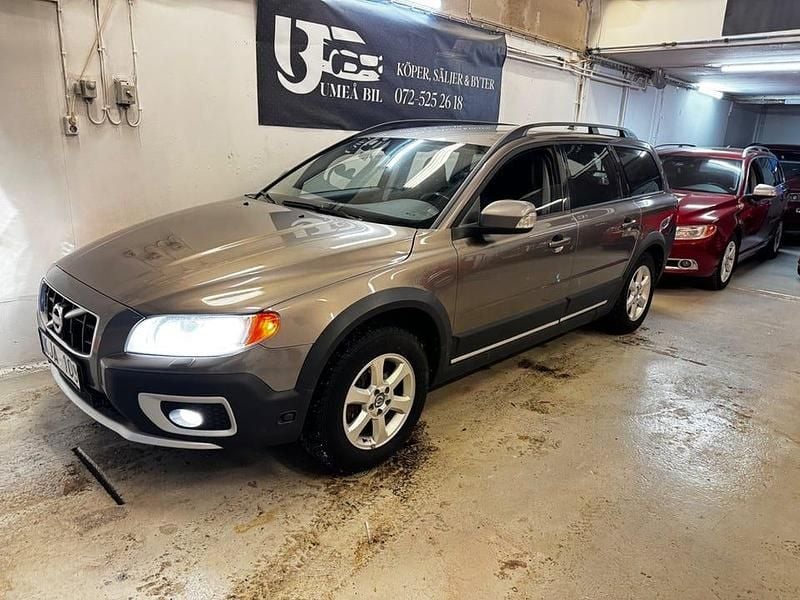 Grå Begagnad 2010 Volvo XC70 Kinetic Sedan | 82 900 kr (Marknadspris) - Bild 1/4