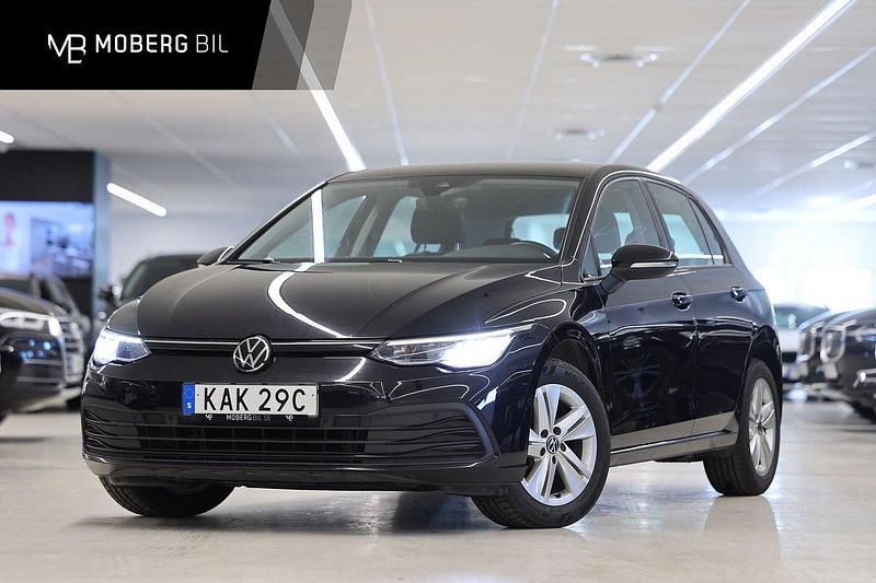 Svart Begagnad 2021 VW Golf VIII Halvkombi | 249 900 kr (Marknadspris) - Bild 1/3