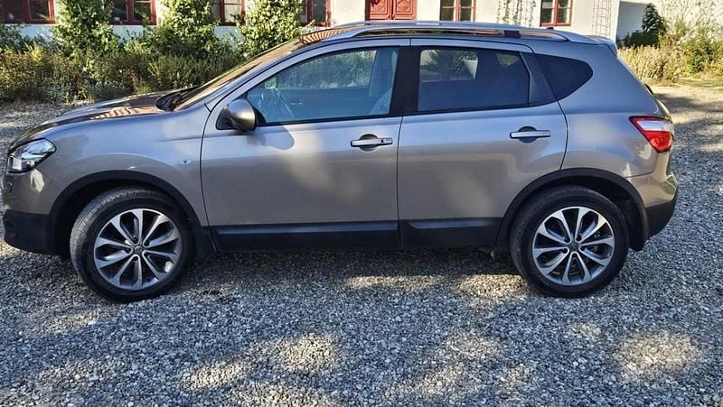 Brun Begagnad 2012 Nissan Qashqai SUV | 98 000 kr (Bra pris) - Bild 1/4