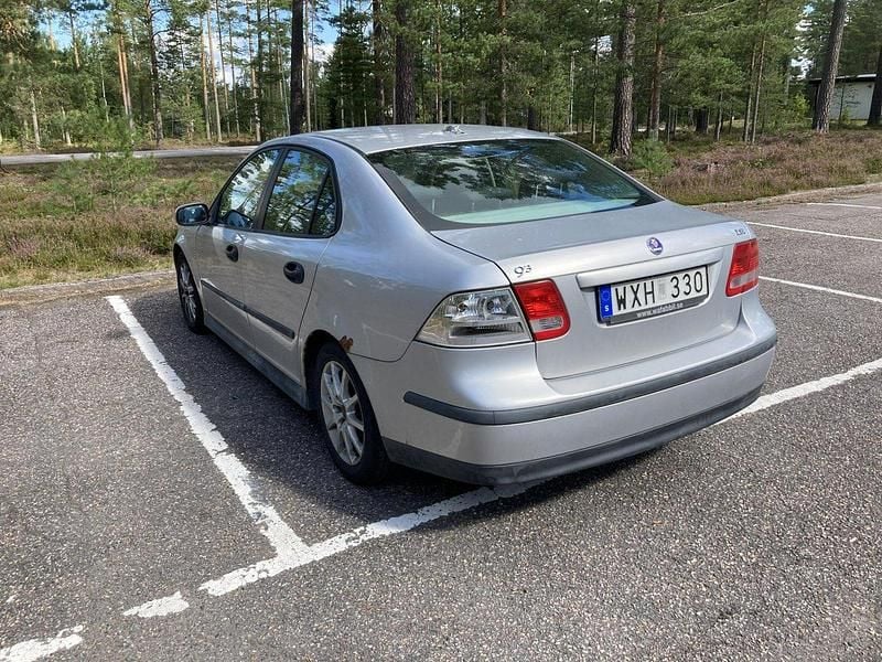 Silver Begagnad 2005 Saab 9-3 Linear Sedan | 11 000 kr (Superpris) - Bild 1/2