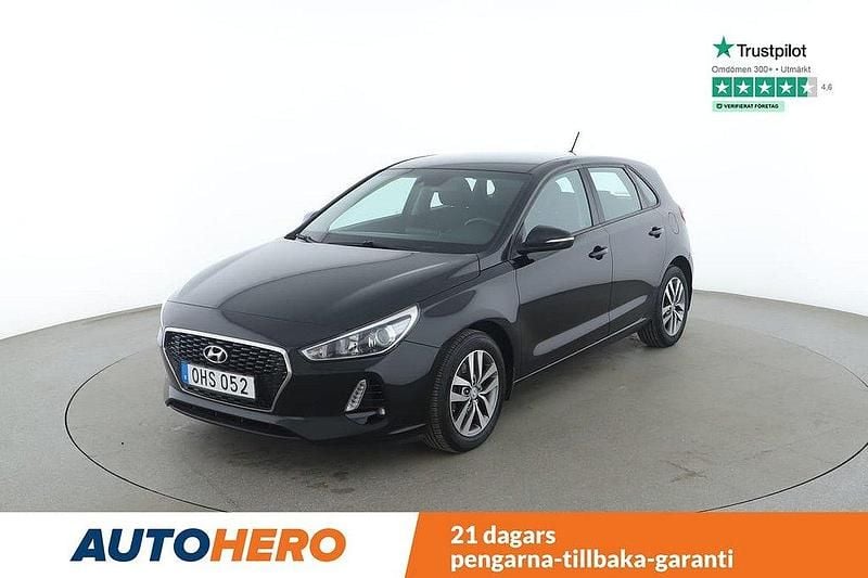 Svart Begagnad 2018 Hyundai i30 Comfort Halvkombi | 163 000 kr (Marknadspris) - Bild 1/4
