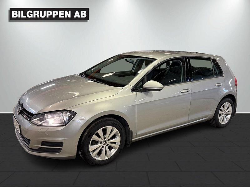 Silver Begagnad 2015 VW Golf VII Halvkombi | 96 900 kr (Bra pris) - Bild 1/4