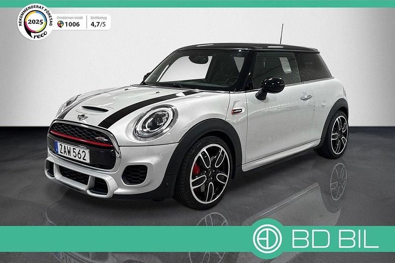 Silver (silvermetallic) Begagnad 2019 Mini John Cooper Works Chili Halvkombi | 297 600 kr (Lite dyr) - Bild 1/3
