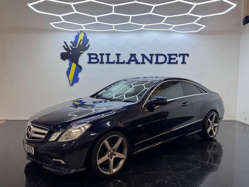 Mörkblå Begagnad 2009 Mercedes E350 AMG Sportkupé | 109 900 kr (Marknadspris) - Bild 1/4