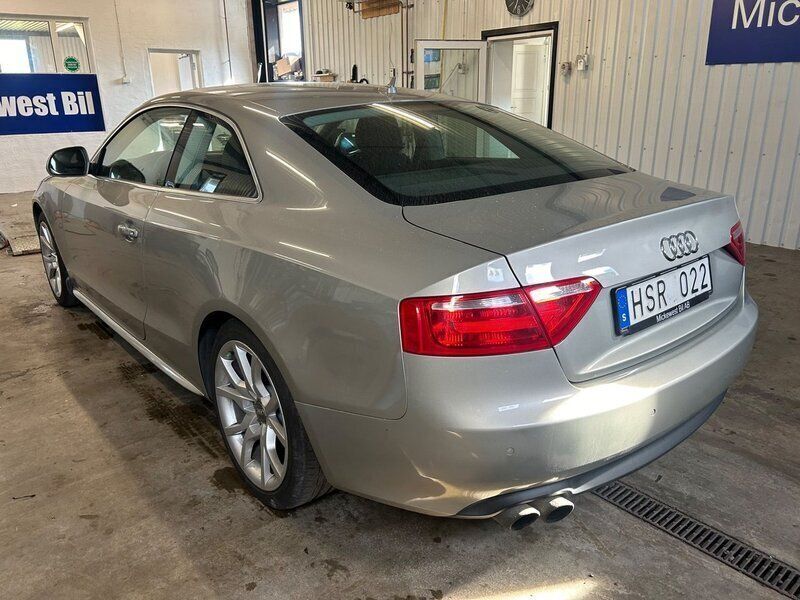 Begagnad Audi A5 Comfort 211 HK (155 kW) 2009 Silver Sportkupé