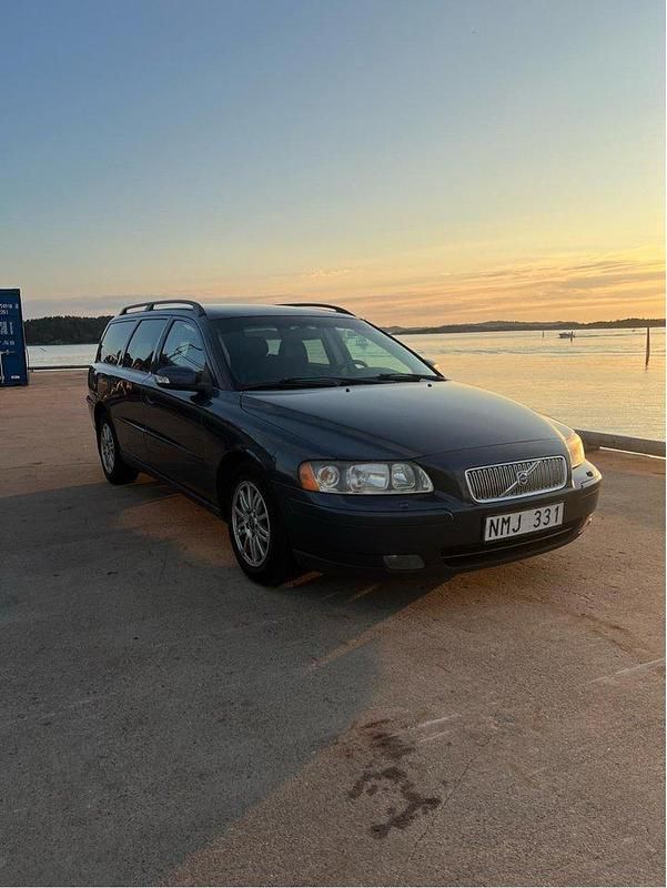 Blå Begagnad 2007 Volvo V70 Kinetic Kombi | 39 900 kr (Marknadspris) - Bild 1/4