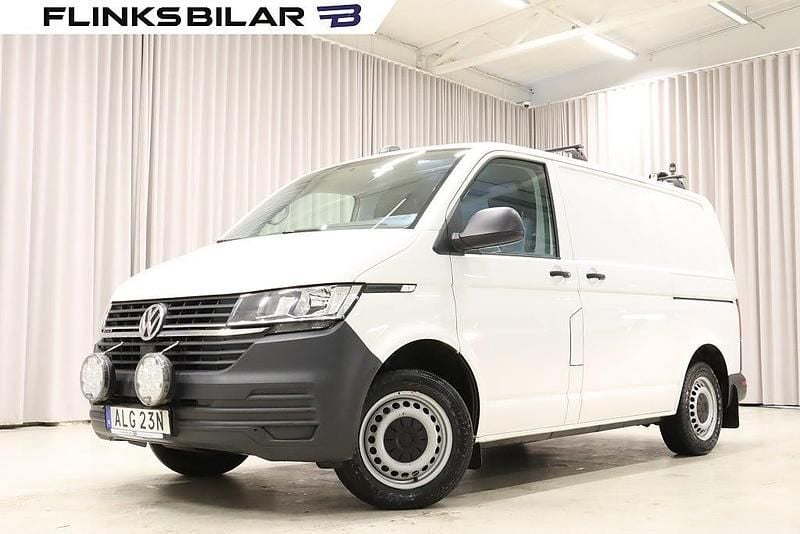 Vit Begagnad 2020 VW Transporter Van | 369 800 kr (Superpris) - Bild 1/4