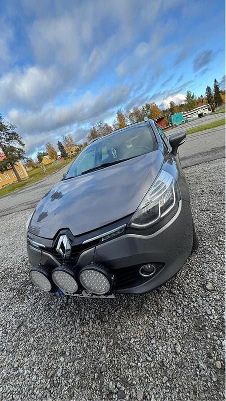Grå Begagnad 2015 Renault Clio GrandTour Kombi | 57 000 kr (Marknadspris) - Bild 1/4