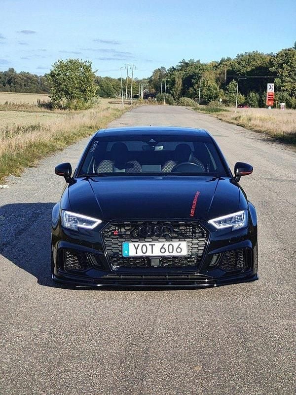 Begagnad 2018 Audi RS3 Design Halvkombi | 469 900 kr (Marknadspris) - Bild 1/4