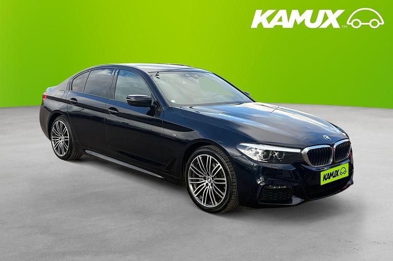 Svart Begagnad 2019 BMW 520 M Sport Sedan | 309 900 kr (Bra pris) - Bild 1/4