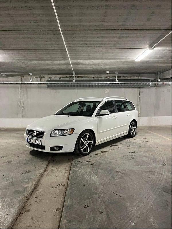 Begagnad 2012 Volvo V50 Standard Kombi | 65 000 kr (Marknadspris) - Bild 1/4