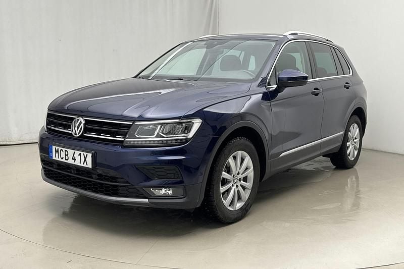 Mörkblå Begagnad 2020 VW Tiguan SUV | 249 900 kr (Superpris) - Bild 1/4