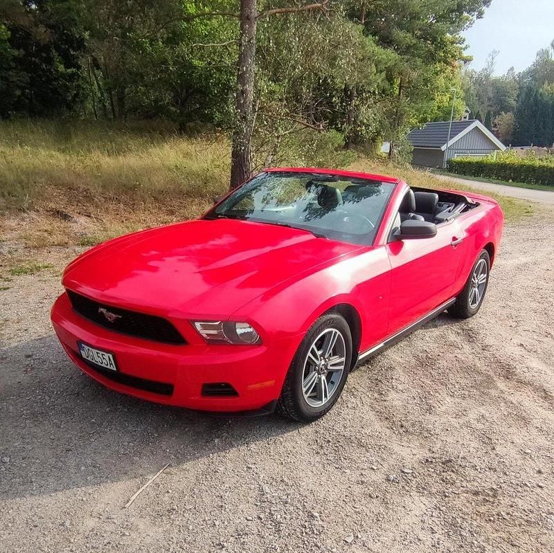Röd Begagnad 2010 Ford Mustang Convertible Cab | 139 000 kr (Superpris) - Bild 1/4
