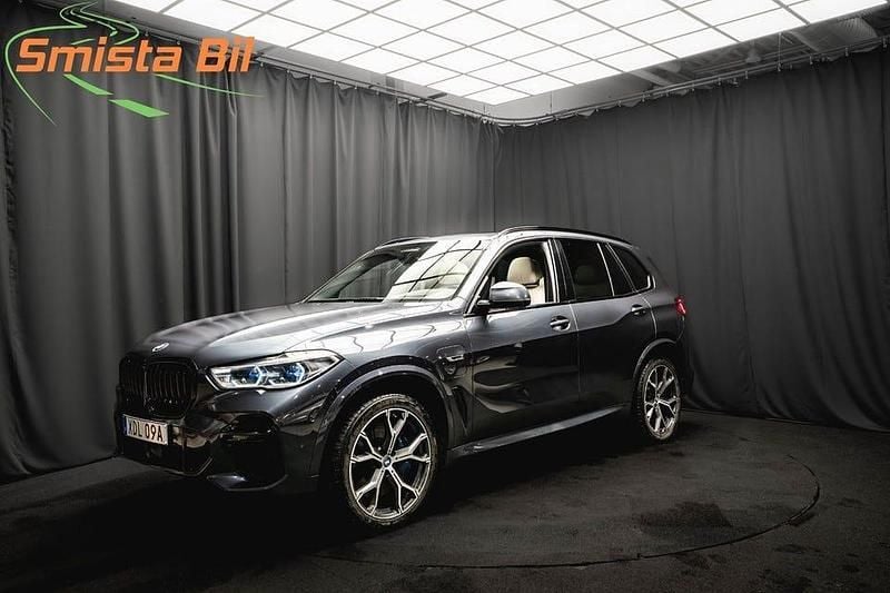 Grå Begagnad 2022 BMW X5 M Sport SUV | 499 700 kr - Bild 1/3