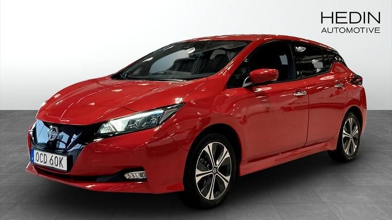 Röd Begagnad 2022 Nissan Leaf N-Connecta Halvkombi | 189 000 kr (Superpris) - Bild 1/4