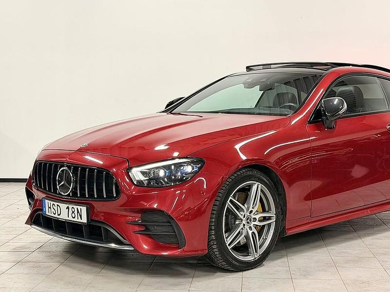 Begagnad Mercedes E300 AMG Line Premium 258 HK (189 kW) 2020 Röd Sportkupé
