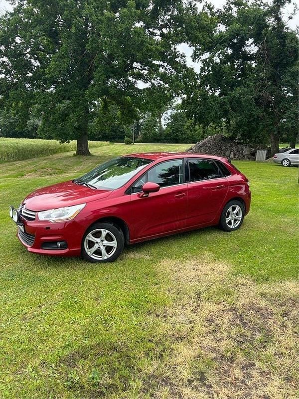 Röd Begagnad 2011 Citroën C4 Halvkombi | 33 000 kr (Bra pris) - Bild 1/4