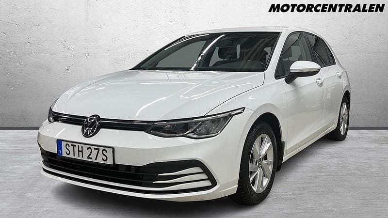 Vit Begagnad 2022 VW Golf VIII Halvkombi | 259 000 kr (Marknadspris) - Bild 1/2