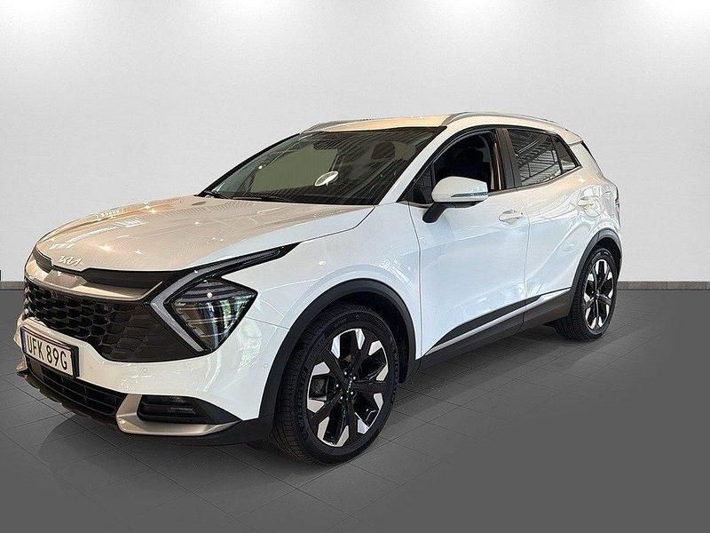 Vit Begagnad 2024 Kia Sportage Advance SUV | 429 000 kr (Marknadspris) - Bild 1/4