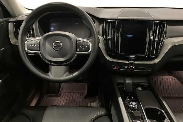 Begagnad Volvo XC60 Core 355 HK (261 kW) 2022 Svart SUV
