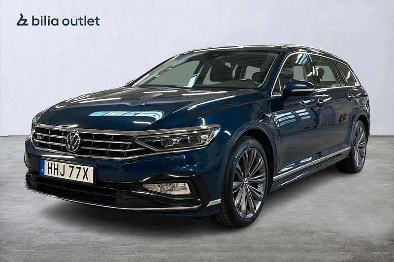Blå Begagnad 2021 VW Passat GT Kombi | 289 900 kr (Marknadspris) - Bild 1/3