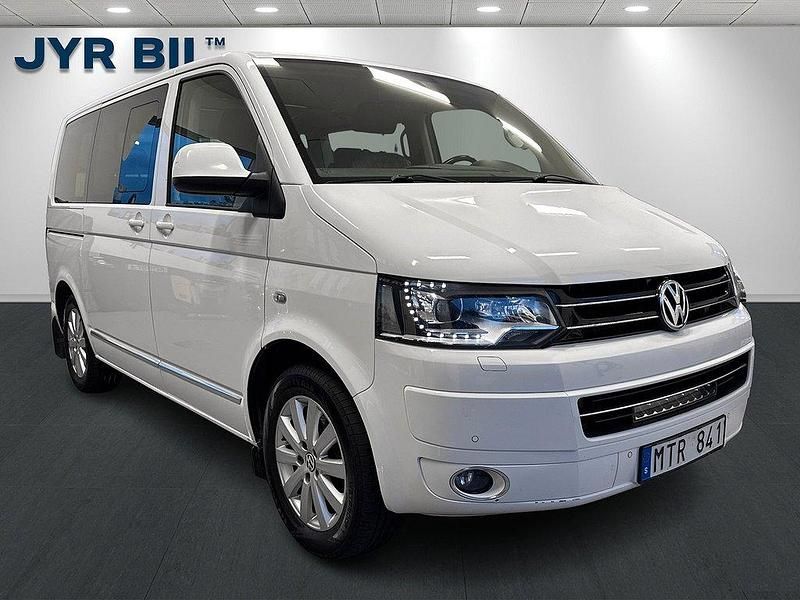 Vit Begagnad 2013 VW Multivan Highline Minibuss | 199 700 kr (Marknadspris) - Bild 1/4