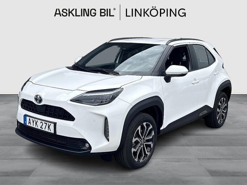 Vit Begagnad 2023 Toyota Yaris Cross Active SUV | 279 000 kr (Marknadspris) - Bild 1/4
