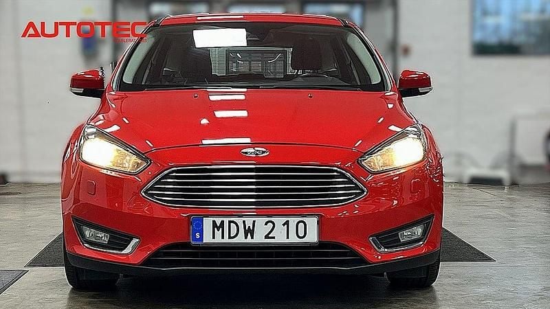 Begagnad Ford Focus Titanium 125 HK (91 kW) 2015 Röd Kombi