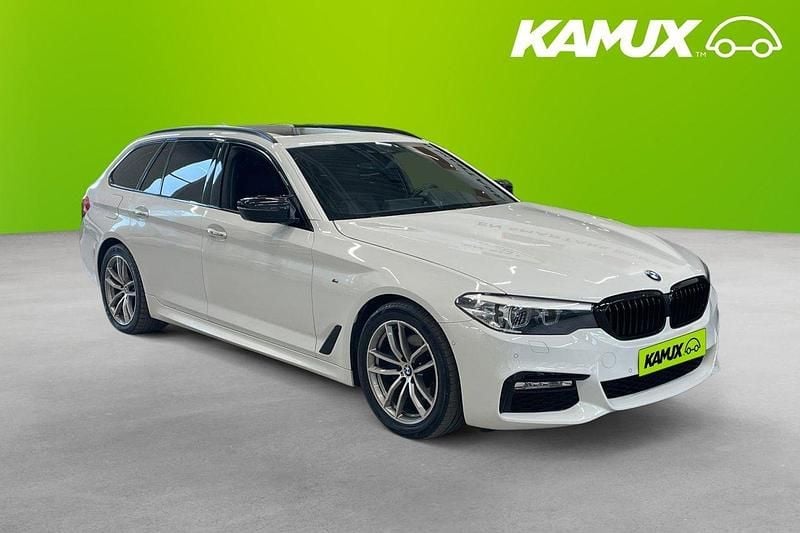 Vit Begagnad 2018 BMW 520 M Sport Kombi | 264 900 kr (Lite dyr) - Bild 1/4