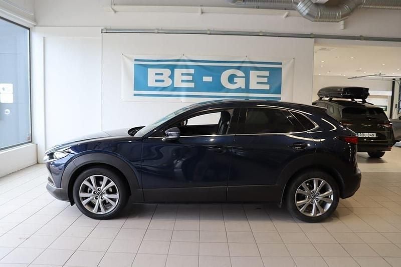 Blå Begagnad 2020 Mazda CX-30 Cosmo SUV | 234 900 kr (Marknadspris) - Bild 1/4