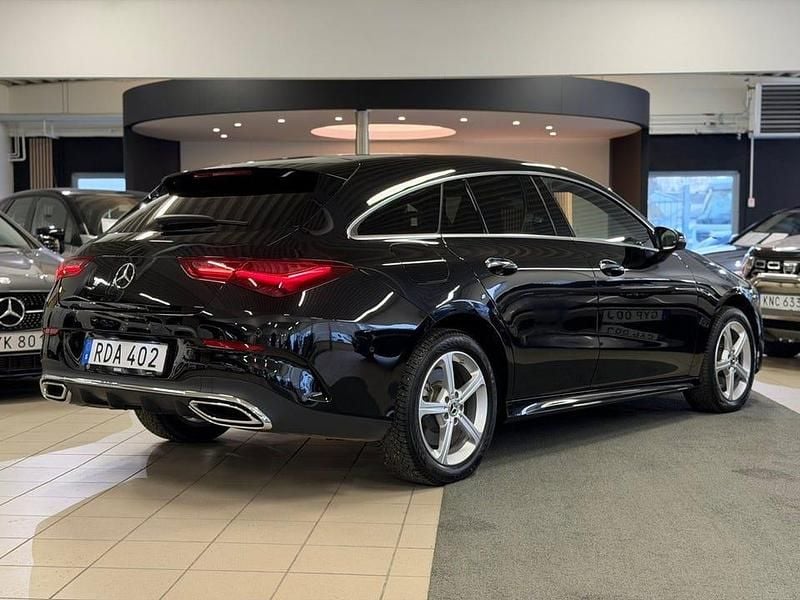 Begagnad Mercedes CLA250 Shooting Brake AMG 218 HK (160 kW) 2024 Svart Kombi