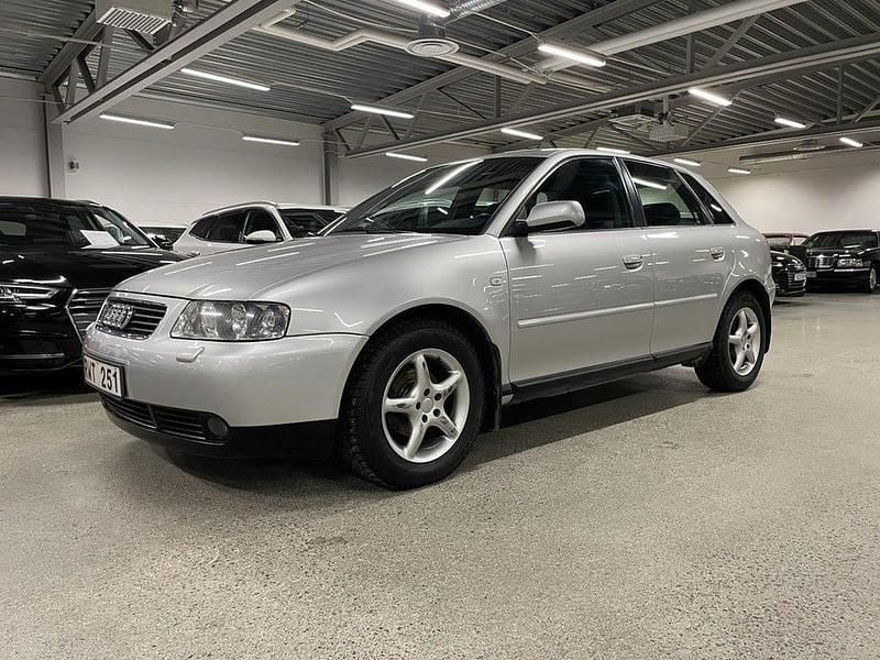 Silver Begagnad 2000 Audi A3 Attraction Halvkombi | 33 900 kr (Bra pris) - Bild 1/4