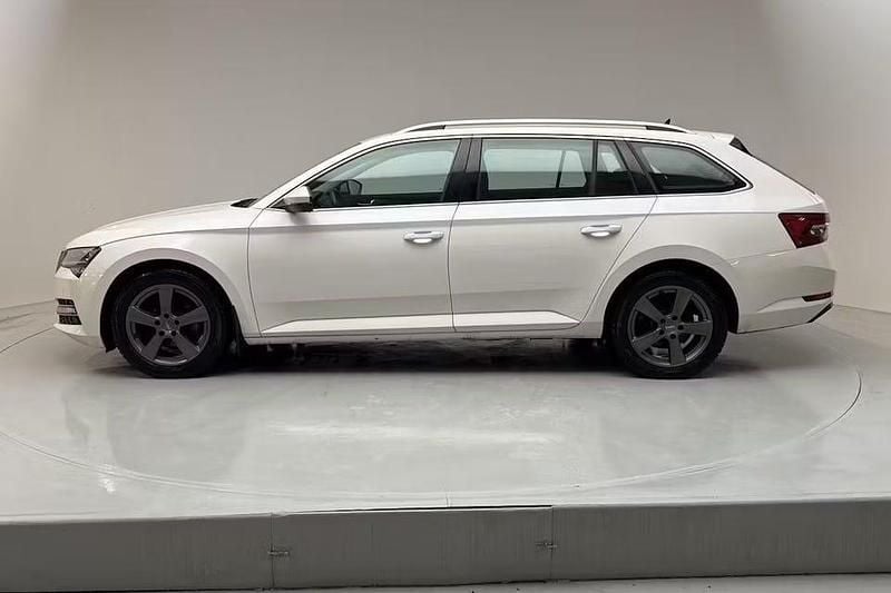 Begagnad 2021 Skoda Superb Style | 235 000 kr - Bild 1/4