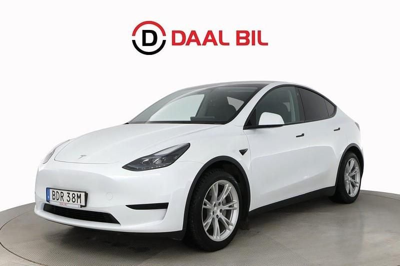Begagnad Tesla Model Y Standard Range 219 kW (299 HK) 2022 Vit SUV