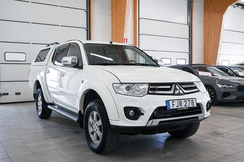 Begagnad Mitsubishi L200 178 HK (130 kW) 2015 Vit Pickup
