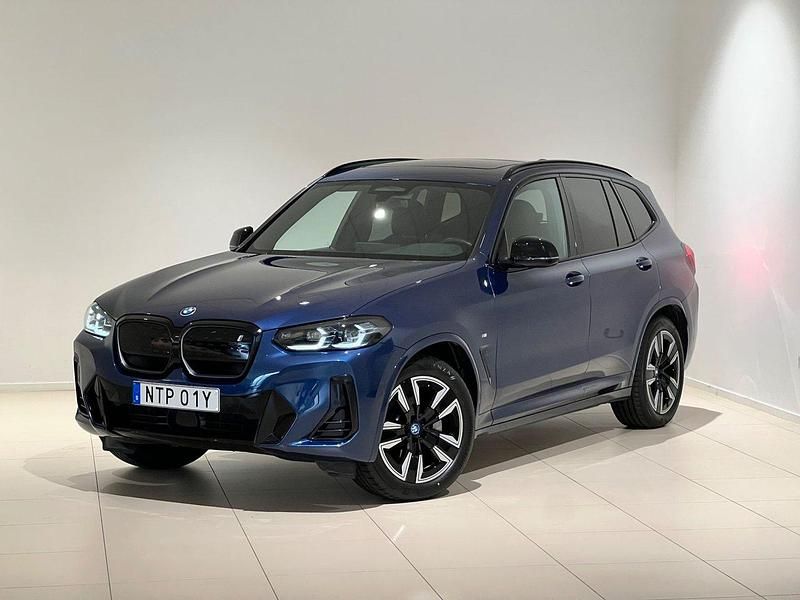 Blå Begagnad 2024 BMW iX3 M Sport SUV | 599 000 kr (Superpris) - Bild 1/4