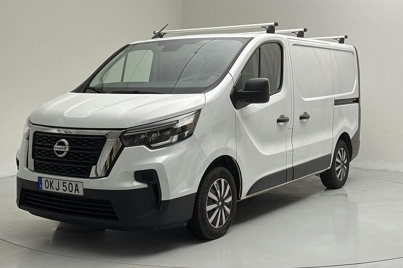 Vit Begagnad 2023 Nissan Primastar Minibuss | 325 500 kr - Bild 1/4