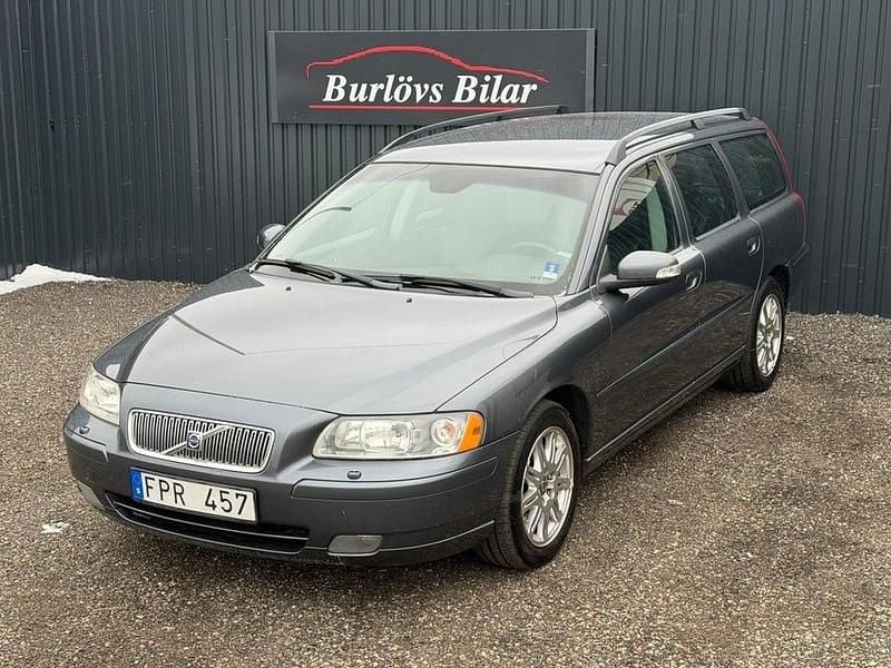 Begagnad Volvo V70 Momentum 163 HK (119 kW) 2007 Grå Kombi