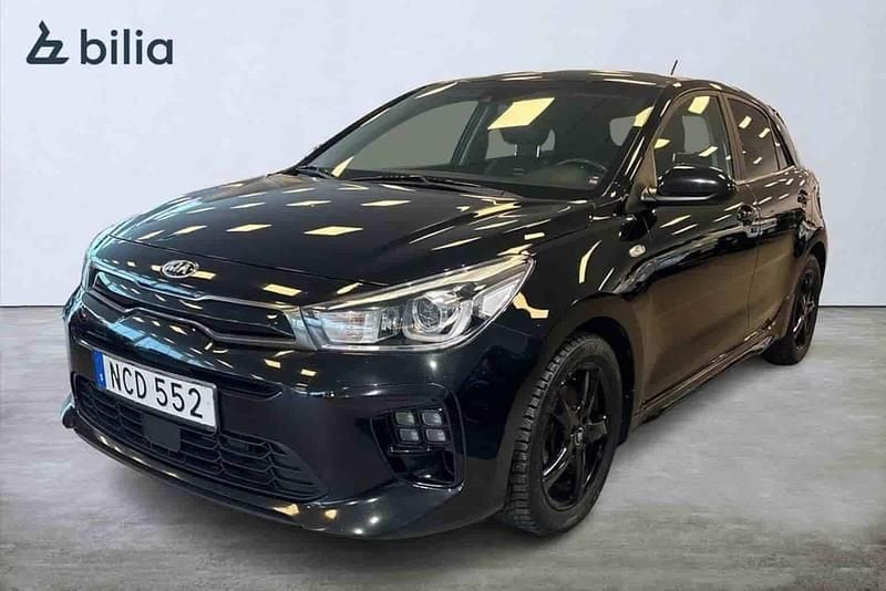 Begagnad Kia Rio 2019 Svart Halvkombi