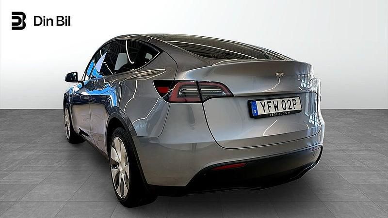 Begagnad Tesla Model Y Long Range AWD 378 kW (514 HK) 2023 Grå SUV