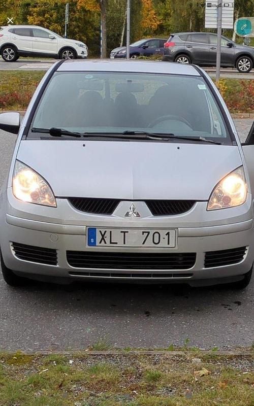 Silver Begagnad 2005 Mitsubishi Colt Halvkombi | 19 900 kr (Marknadspris) - Bild 1/4