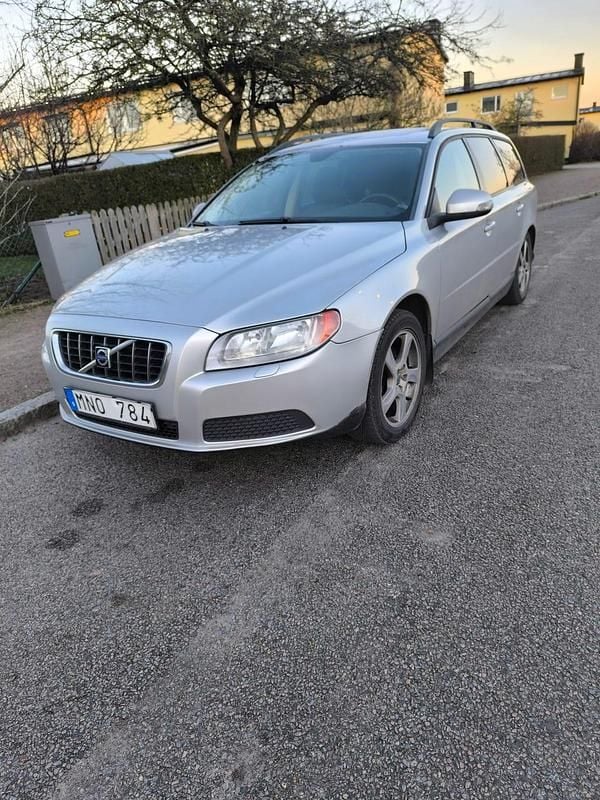 Begagnad 2009 Volvo V70 Kombi | 33 900 kr (Superpris) - Bild 1/4
