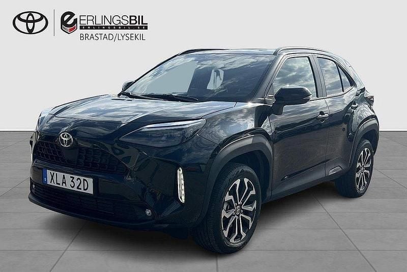 Svart Begagnad 2025 Toyota Yaris Cross Plus SUV | 329 000 kr (Marknadspris) - Bild 1/4