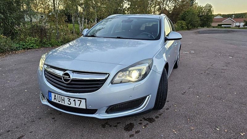 Grå Begagnad 2015 Opel Insignia Kombi | 95 000 kr (Marknadspris) - Bild 1/4