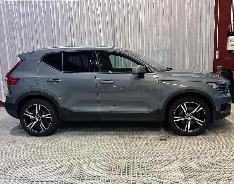 Begagnad Volvo XC40 Momentum 190 HK (139 kW) 2019 Grå SUV