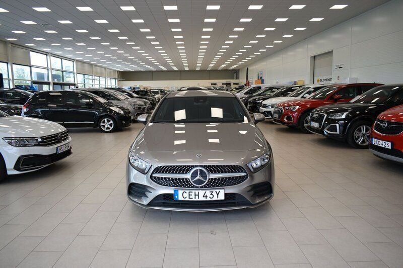 Silver Begagnad 2020 Mercedes A180 AMG Halvkombi | 249 900 kr (Marknadspris) - Bild 1/4