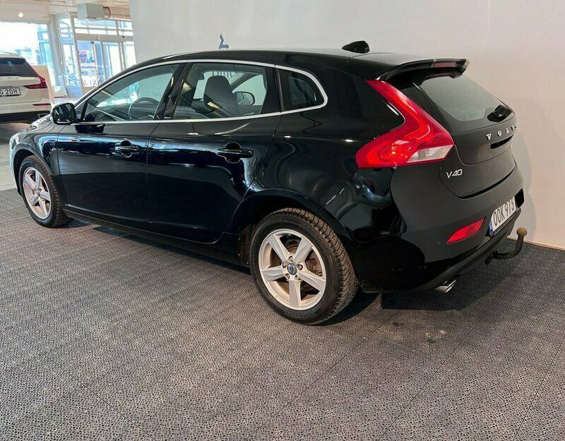Begagnad Volvo V40 Business Edition 191 HK (140 kW) 2014 Svart Kombi