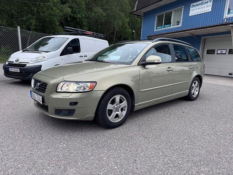 Grön Begagnad 2009 Volvo V50 Momentum Kombi | 59 900 kr (Marknadspris) - Bild 1/4
